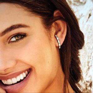 NWT Kendra Scott Zana gold earrings (sold out)